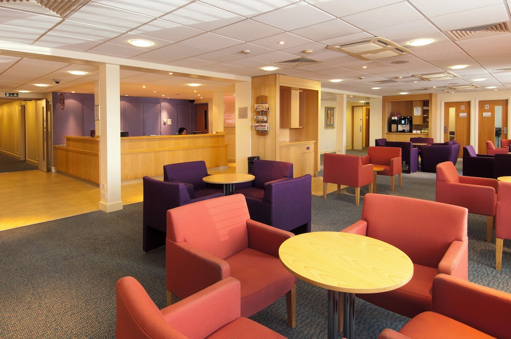 Premier Inn London Heathrow Airport T2 And T3 Bath Road 33/58