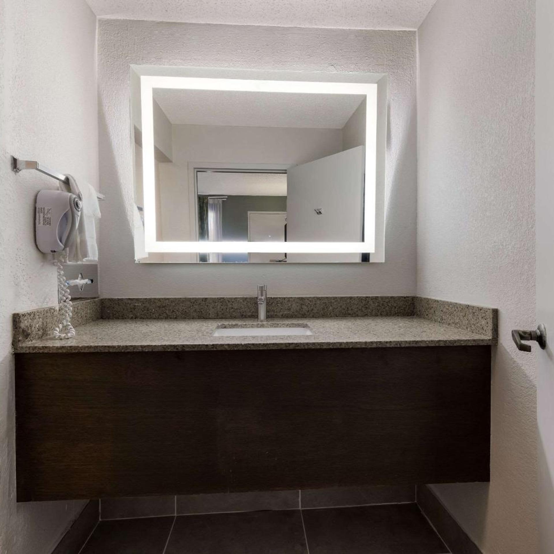 Room, 2 Double Beds, Ground Floor, Quality Inn Orange Park Jacksonville FL 5/5