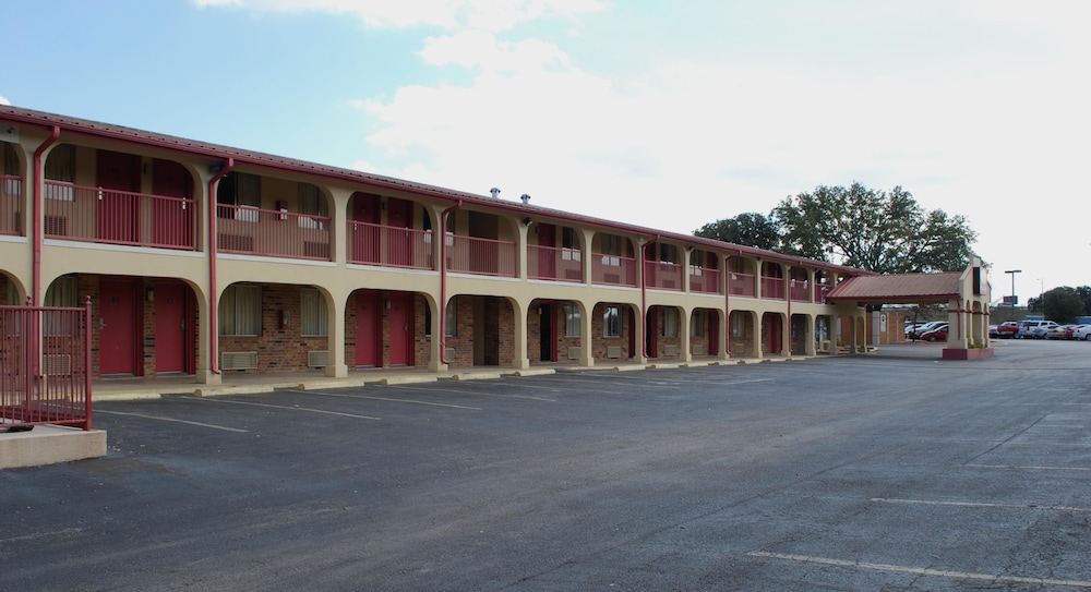 Econo Lodge San Marcos University Area 7/31