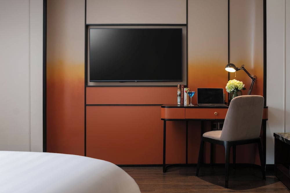 The Chi Boutique Hotel 54/66