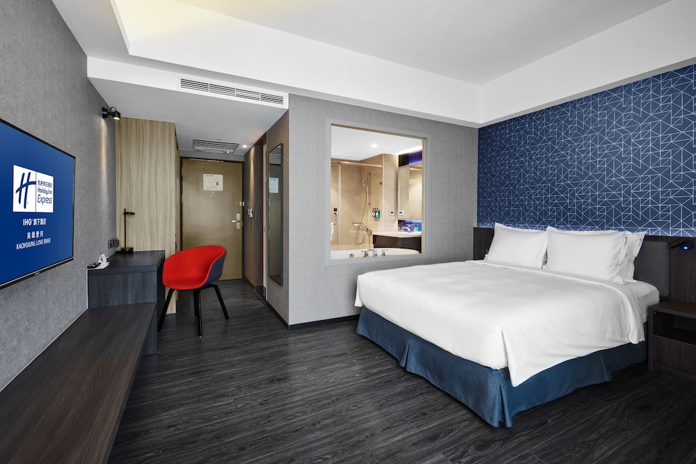 Holiday Inn Express Kaohsiung Love River 24/49