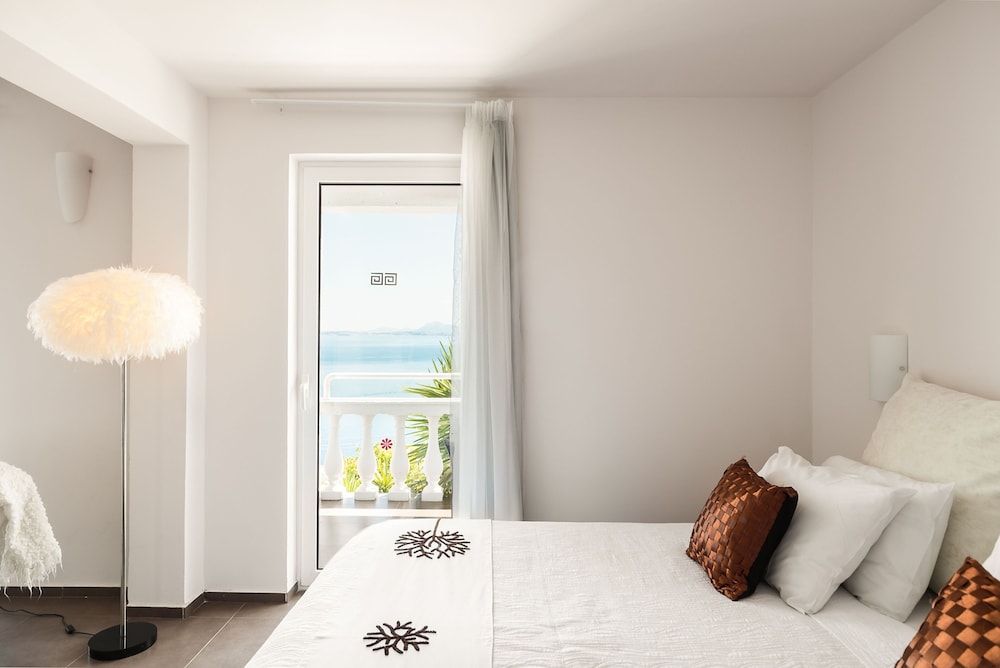 Pantokrator Hotel 12/50