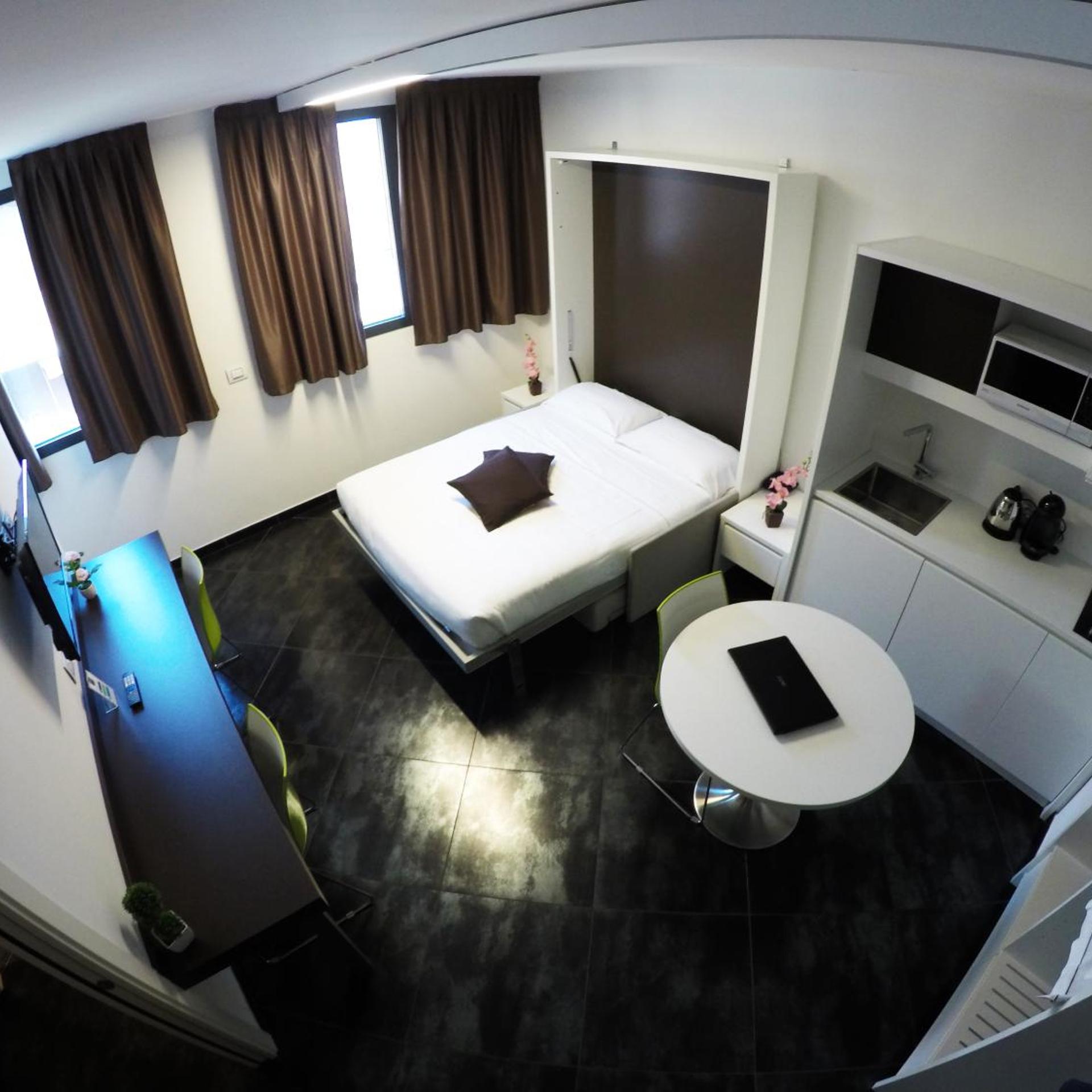 ROOM, DOUBLE BED