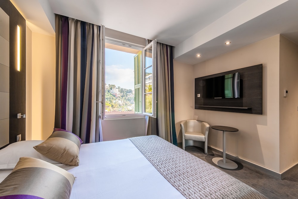 DELUXE, DOUBLE BED