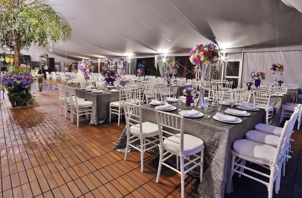 Uvence Arte + Hotel 38/50