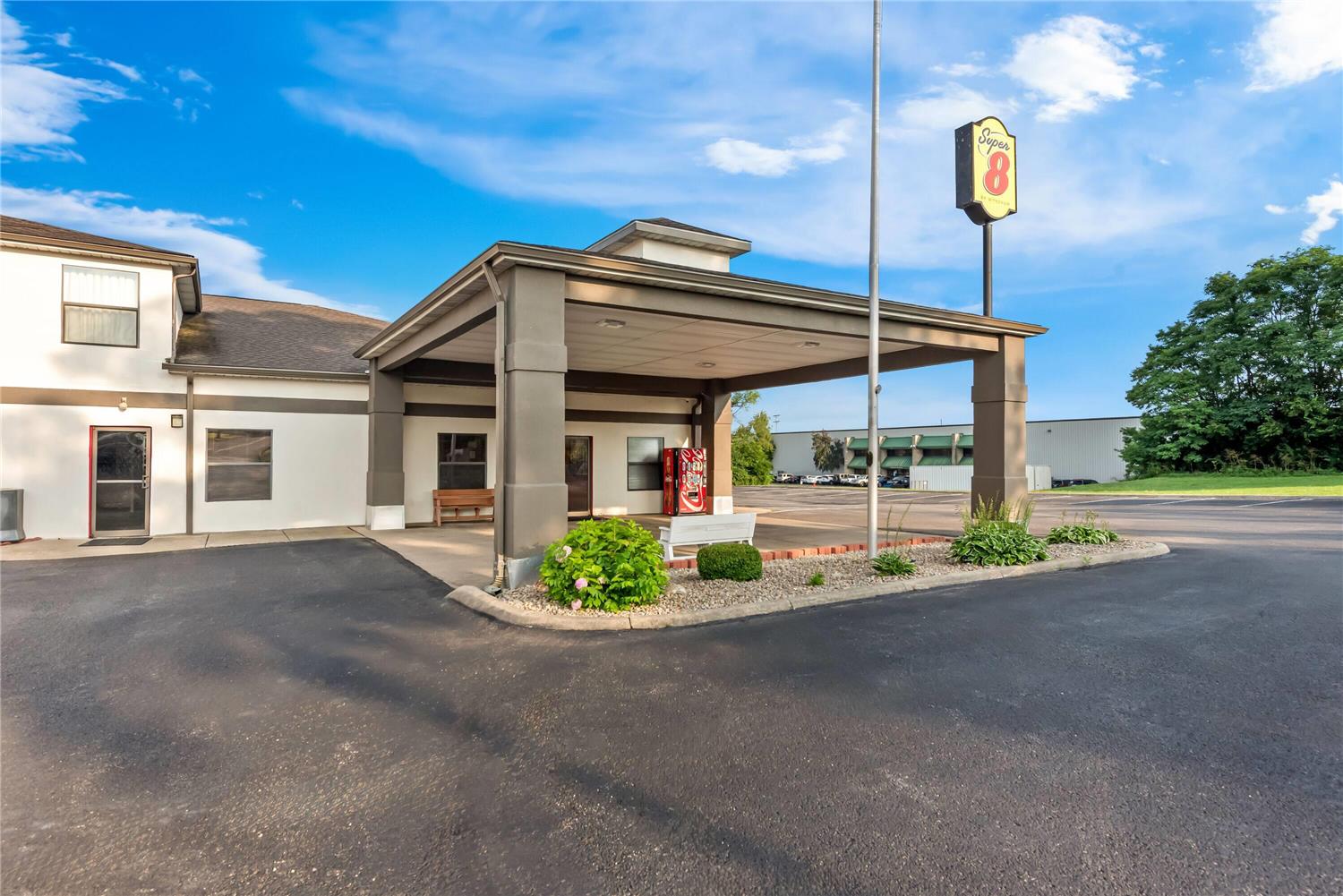Super 8 by Wyndham Bellefontaine 37/38