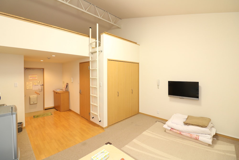 Bk Hotel & Weekly 22/34