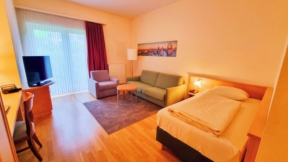 ROOM, SINGLE
