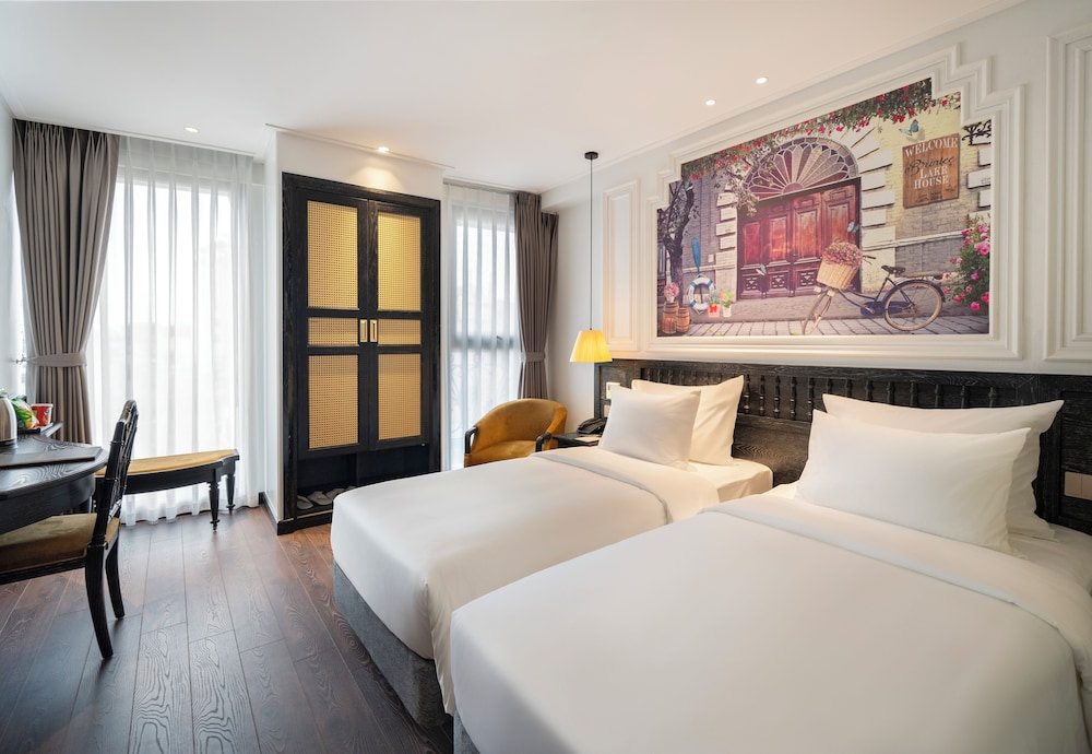 EXECUTIVE, TWIN BEDS, CITY VIEW