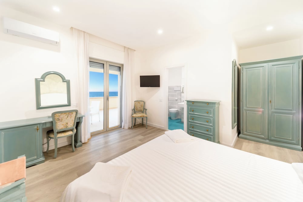 Hotel Poseidon 26/78
