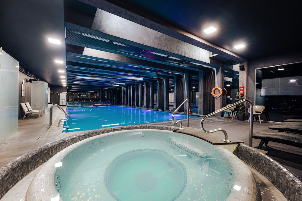 Bliss Hotel And Wellness 32/68