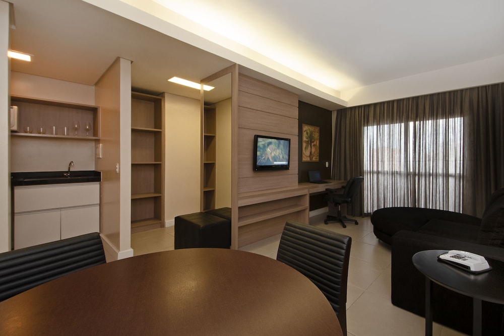 Hotel Adrianopolis All Suites 51/65