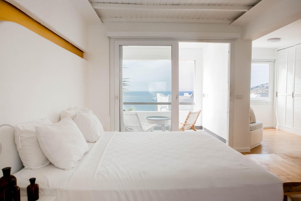 Junior Suite, Studio, King Bed, Sea View, Balcony