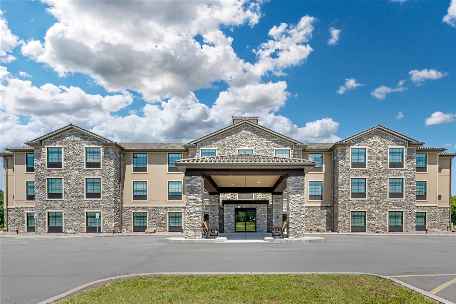Comfort Inn & Suites Medina NY near Erie Canal 5/23