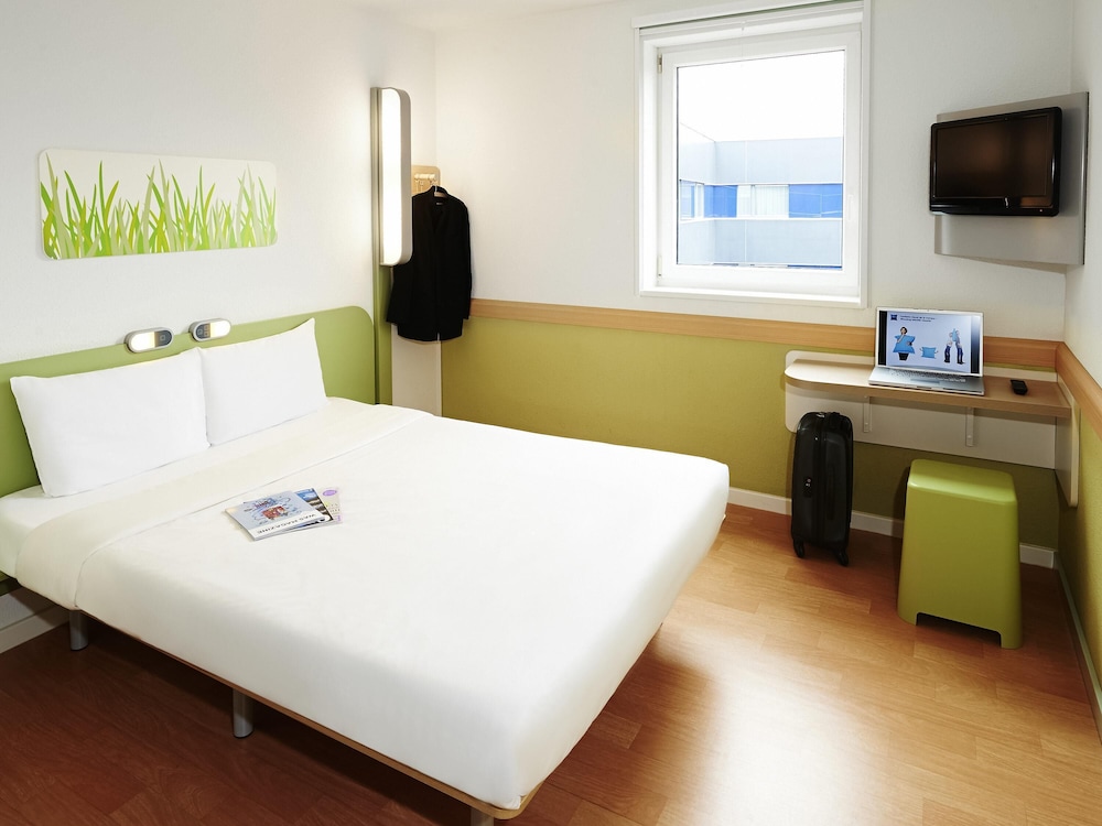 ROOM, DOUBLE BED