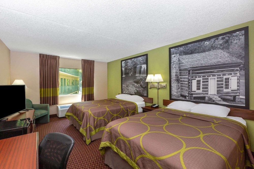 Room, 2 Queen Beds, Pool Area