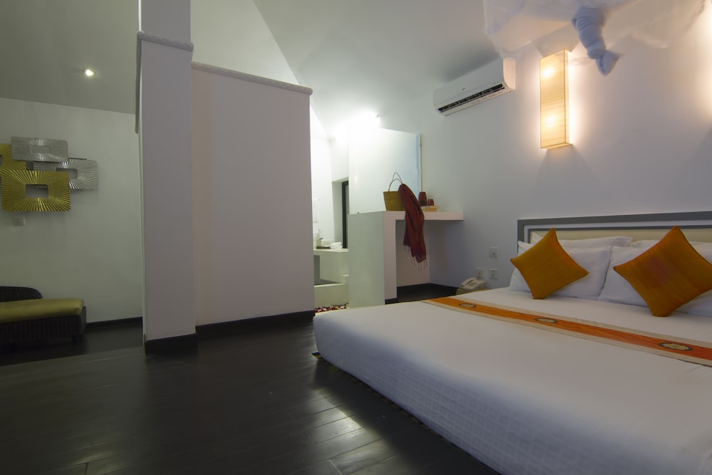 Villa, King Bed, Queen and Twin Beds, Private Pool 2/8