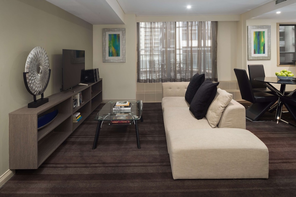 RYDGES WORLD SQUARE 43/66