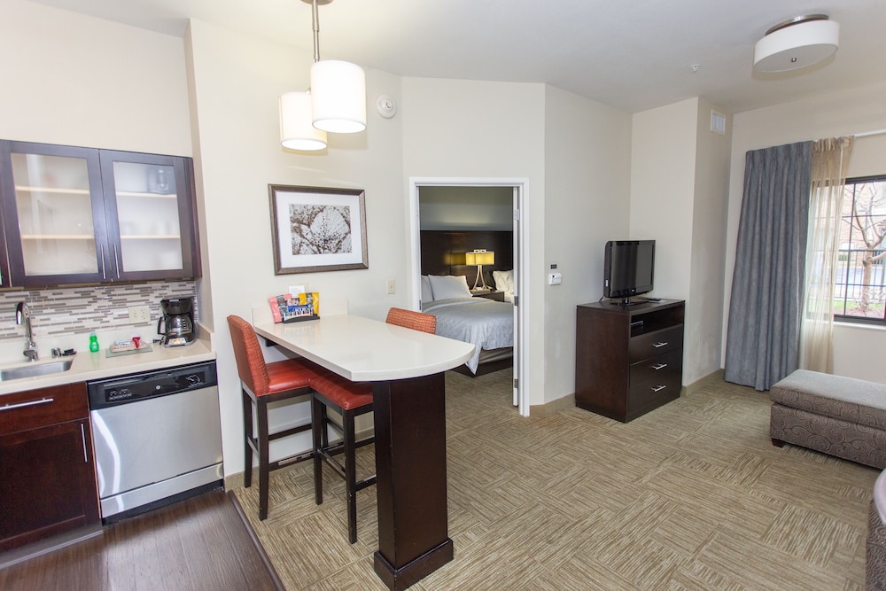 STAYBRIDGE SUITES BOWLING GREEN 50/68
