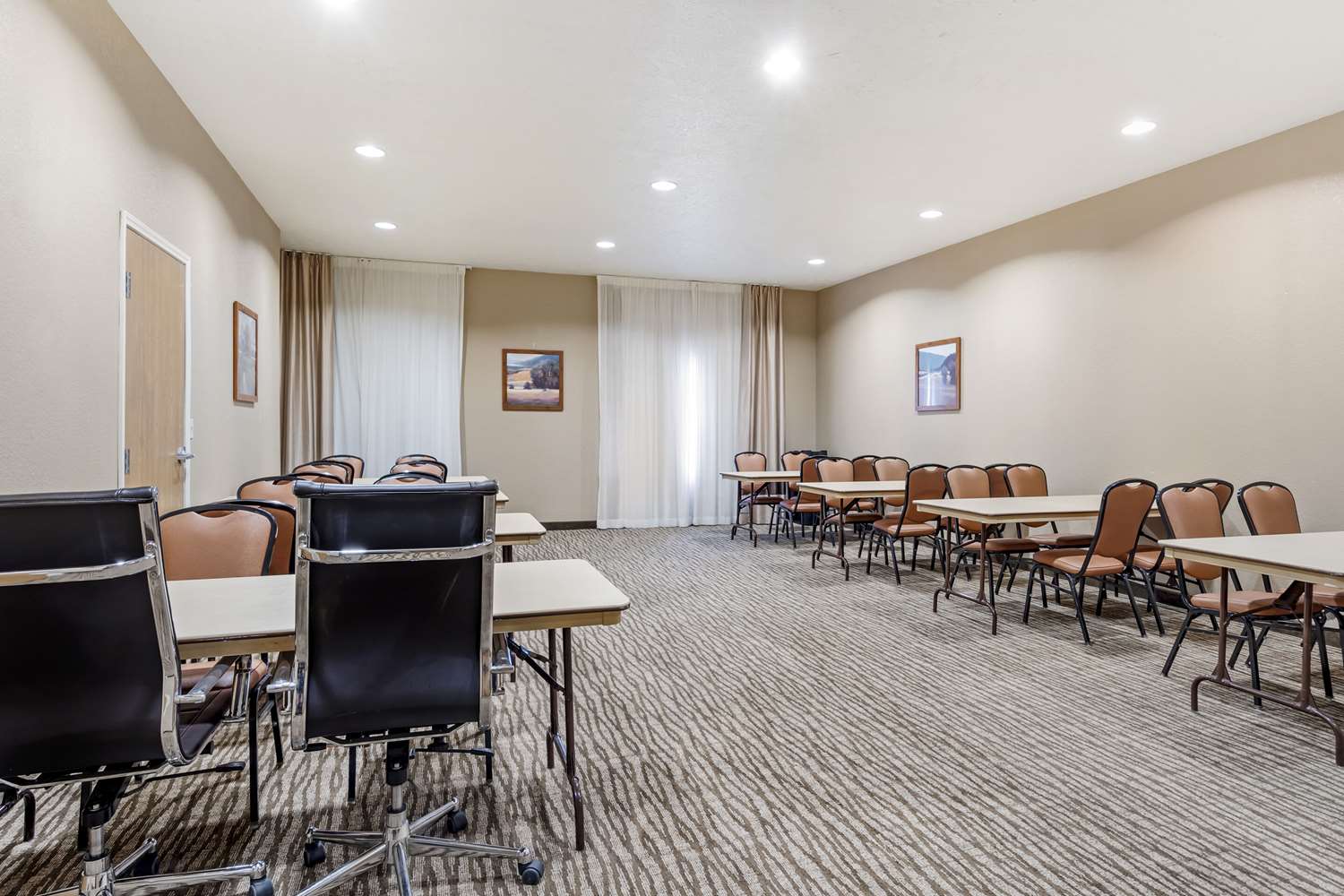 Comfort Suites Merrillville Near US 30 21/24