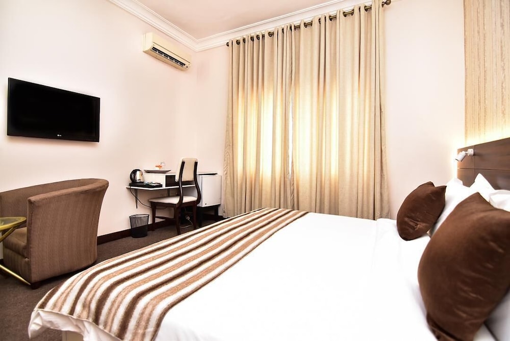 Pearl Gate Hotel 14/50