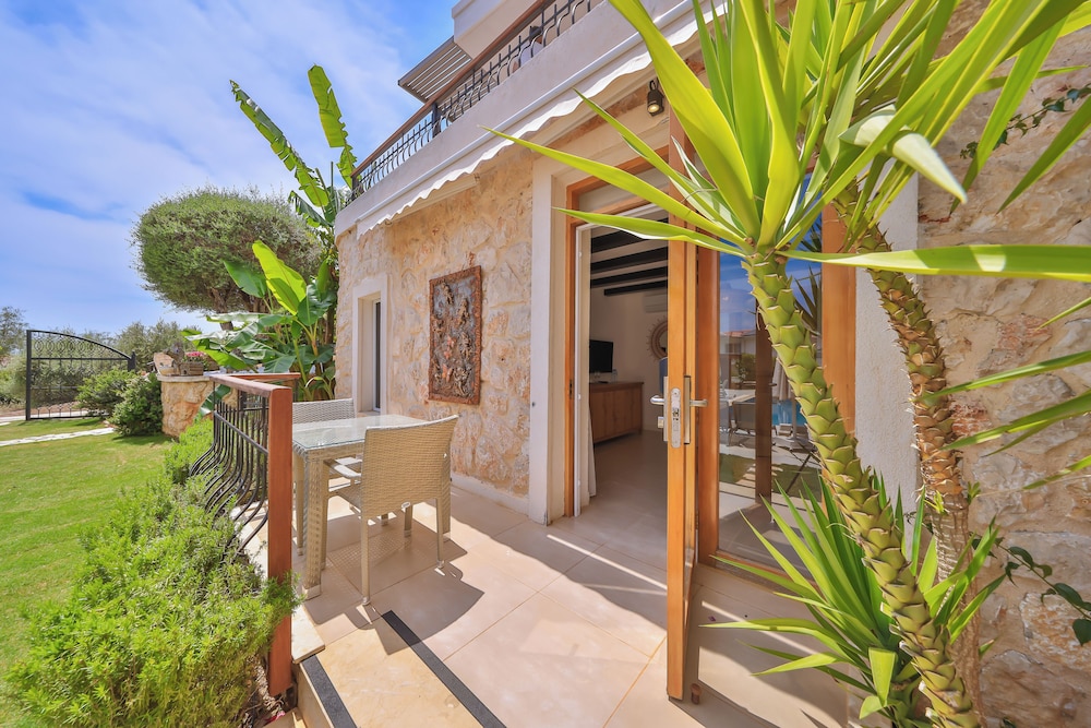 Molino Hotel 6/50