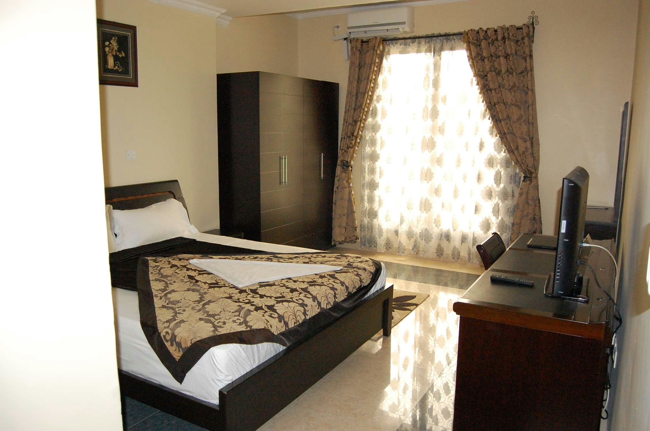 City Hill Hotel 13/23