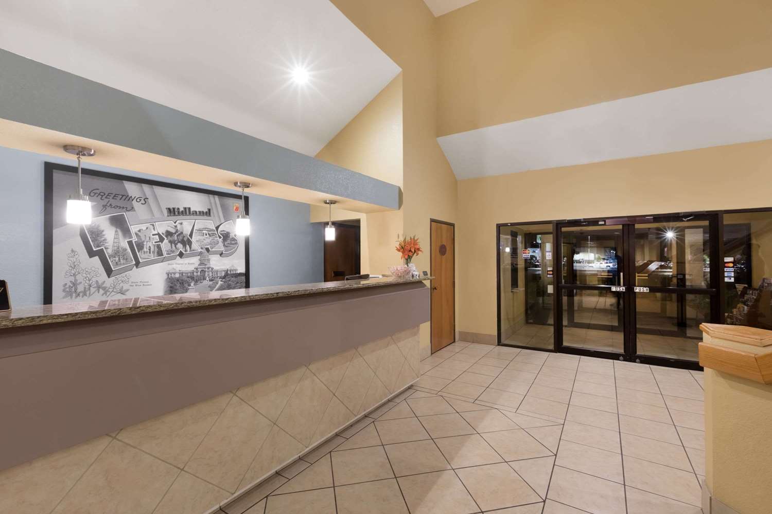 Super 8 by Wyndham Midland 2/8