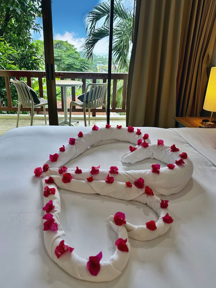Sea Hills Resort 24/34