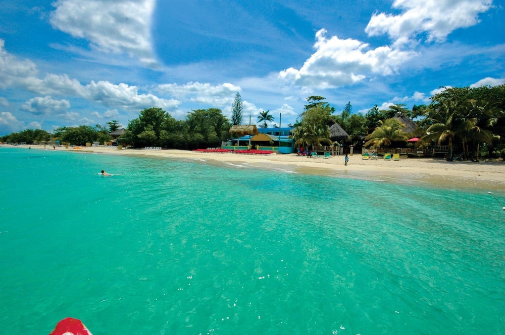 Legends Beach Hotel 39/41