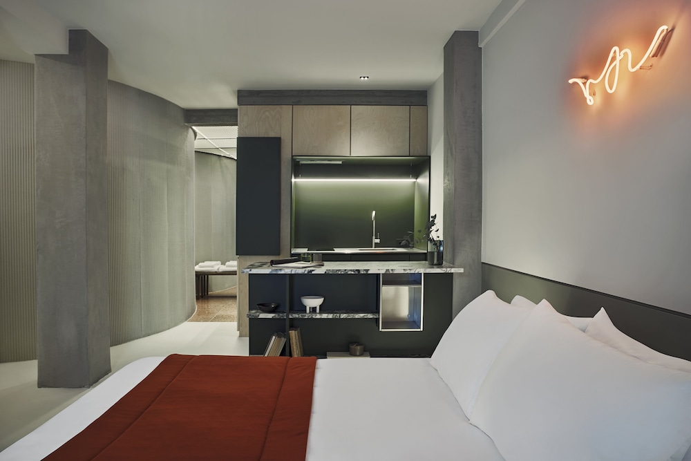 DELUXE, DOUBLE BED, BALCONY