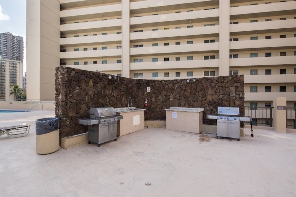 Waikiki Monarch Hotel 8/50