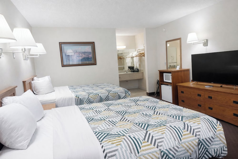 Sundowner Inn Forsyth I 94 43/62