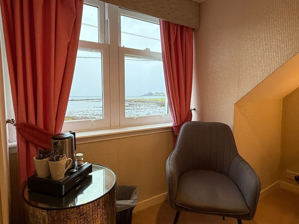 AIRDS HOTEL 36/50