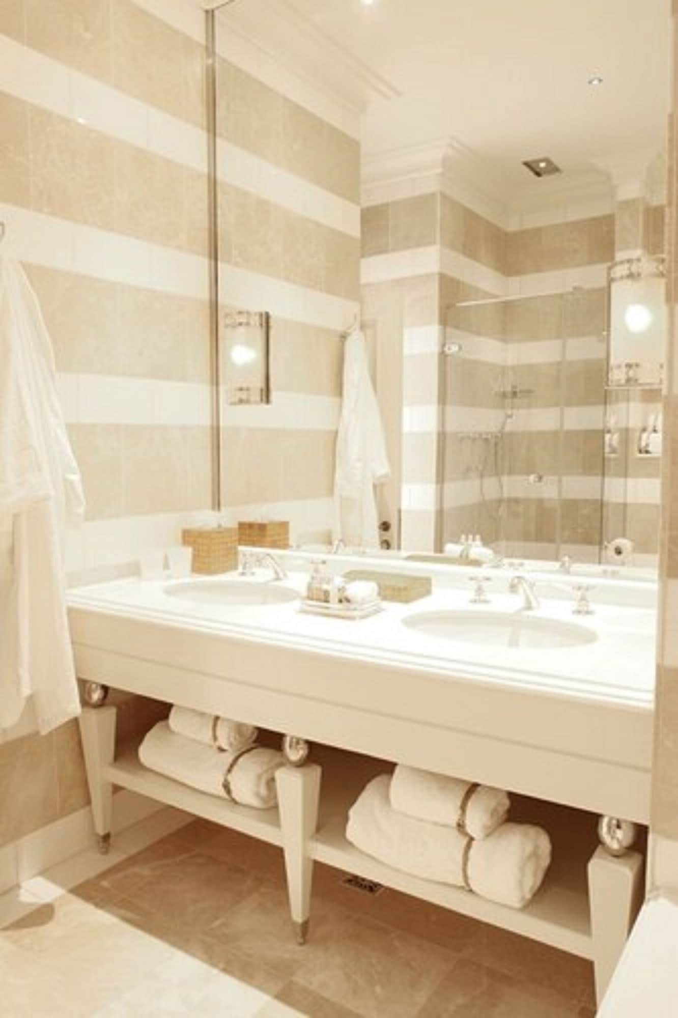 Cabana, King Bed, Sea View، The Oyster Box 2/2