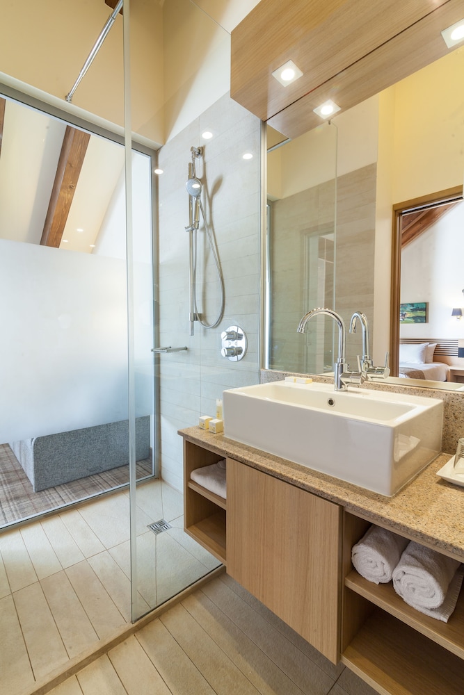Ana Hotels Sport Poiana Brasov 33/33