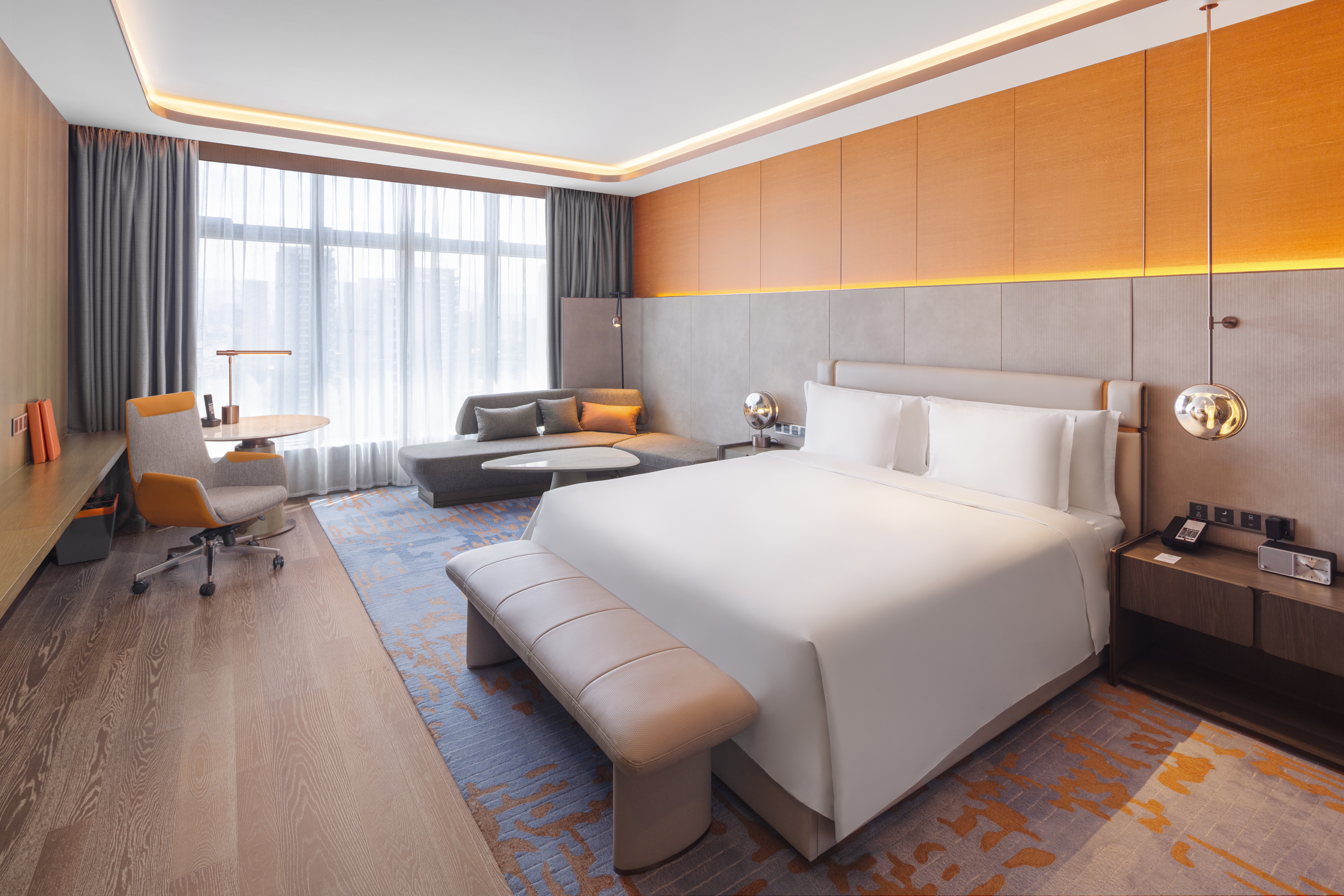 Crowne Plaza Qingdao Jinshui 28/84