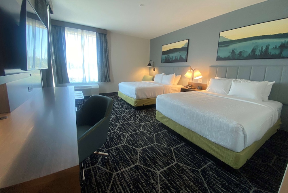 La Quinta Inn and Suites by Wyndham Centralia 11/50