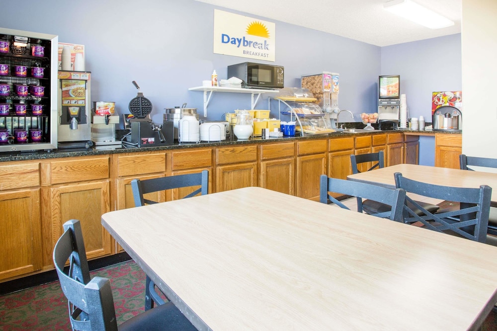 Days Inn by Wyndham Lexington NE 41/46