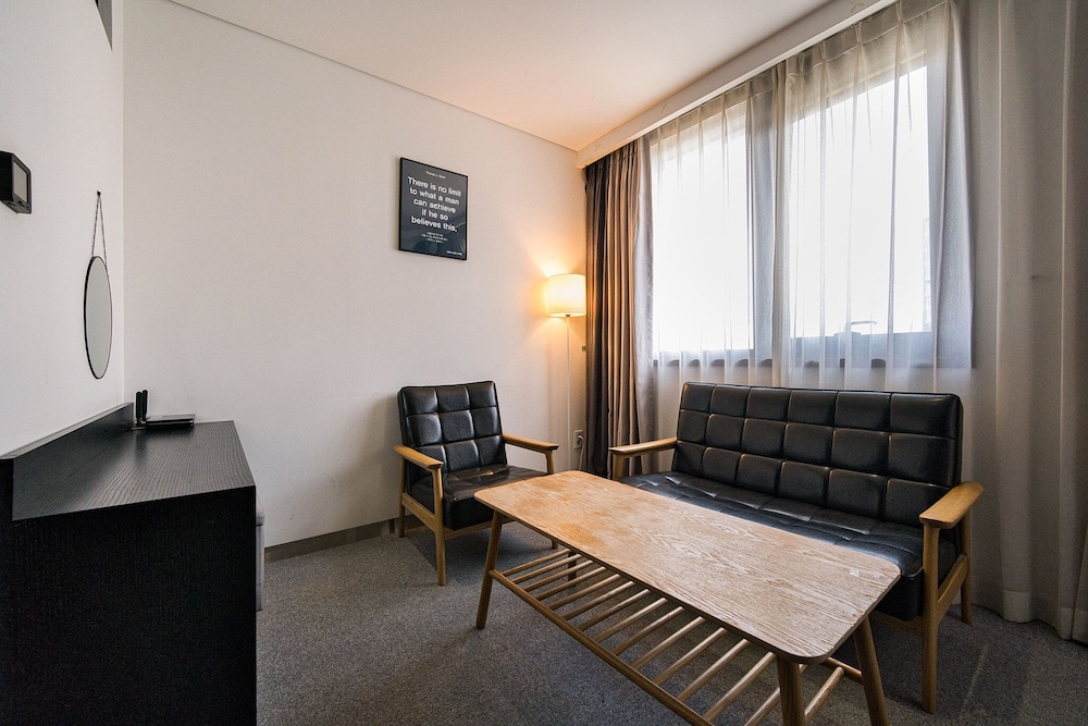 Vella Suite Hotel 35/50