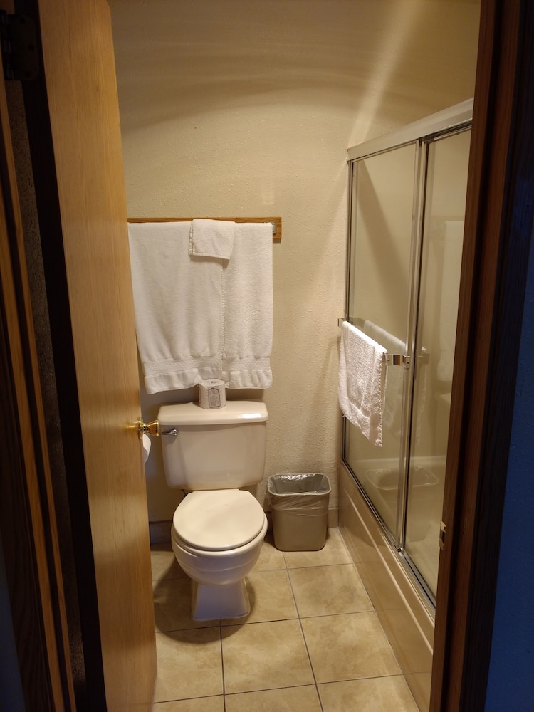 Milwaukie Inn Portland South 53/55