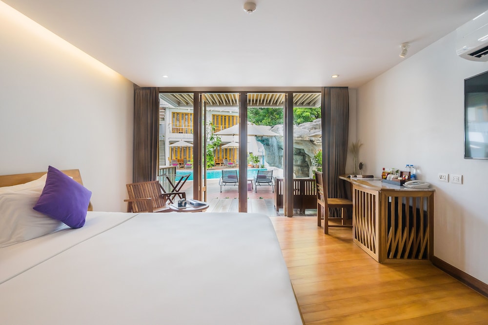 White Sand Samui Resort 10/50