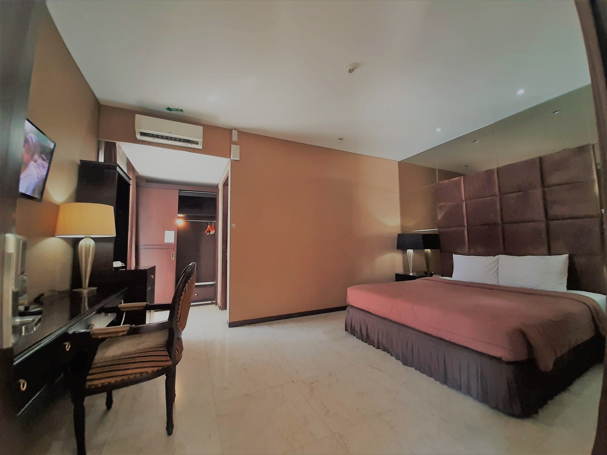 Deluxe, Double Bed