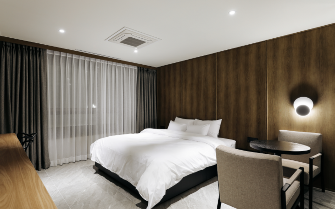 Queen Town Hotel 17/33