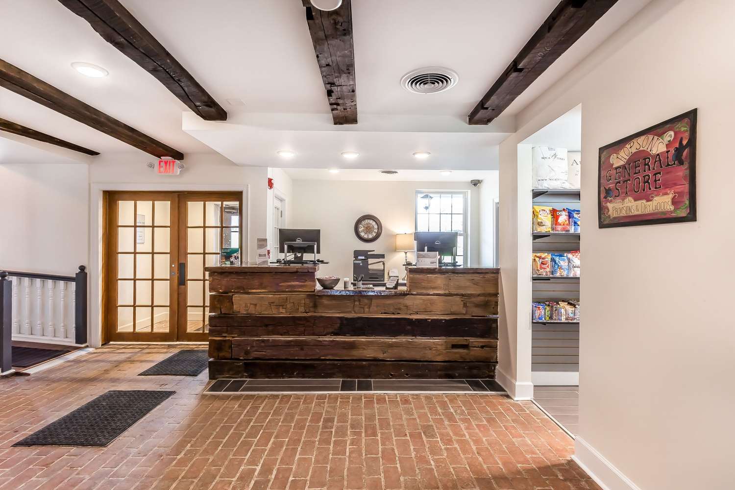 Aurora Inn Hotel And Event Center 3/45