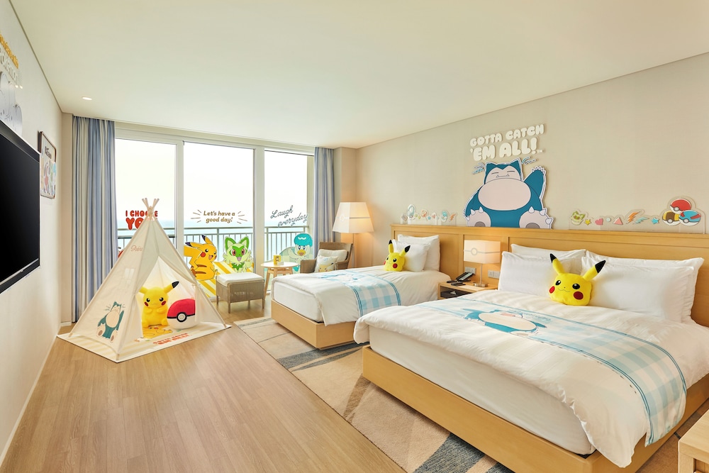 Deluxe, Family, Twin Beds, 1 Double and 1 Single Bed