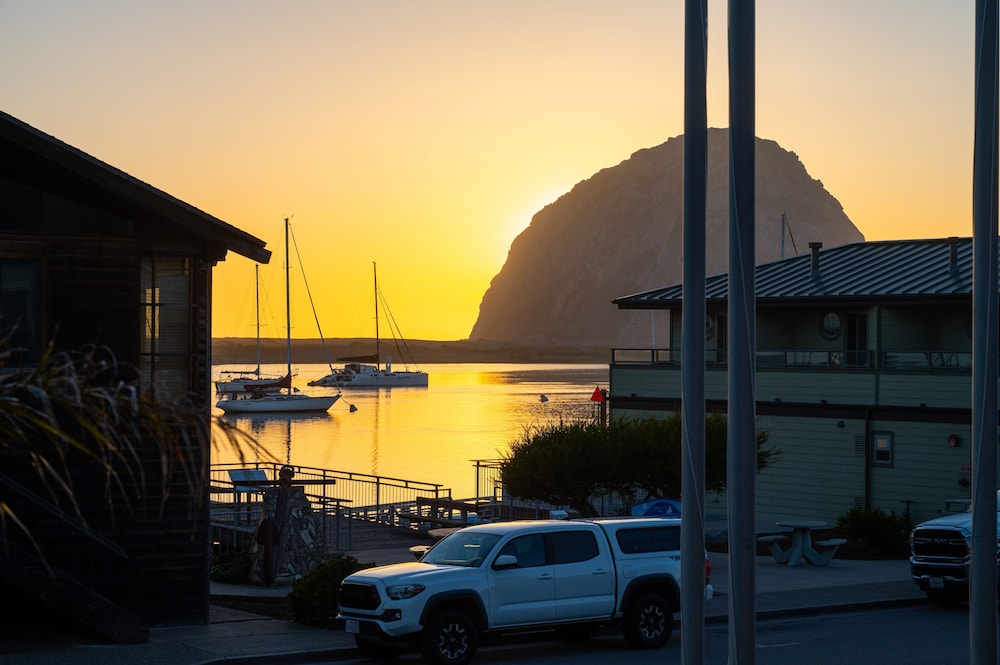 456 Embarcadero Inn Suites 7/77