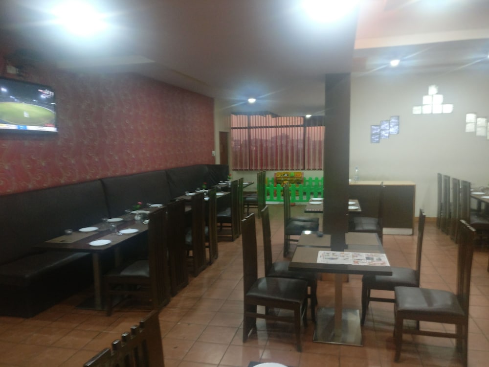 Savi Regency Hotel 18/36