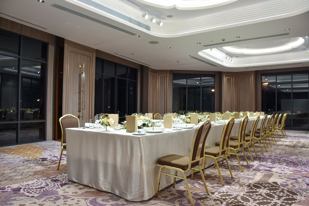 Chor Cher - The Luxury Green Hotel 65/73
