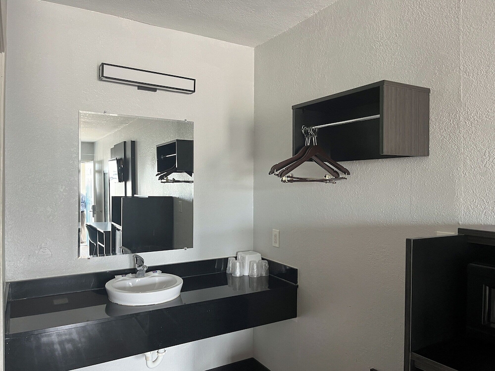 Motel6 Seguin, TX 46/53